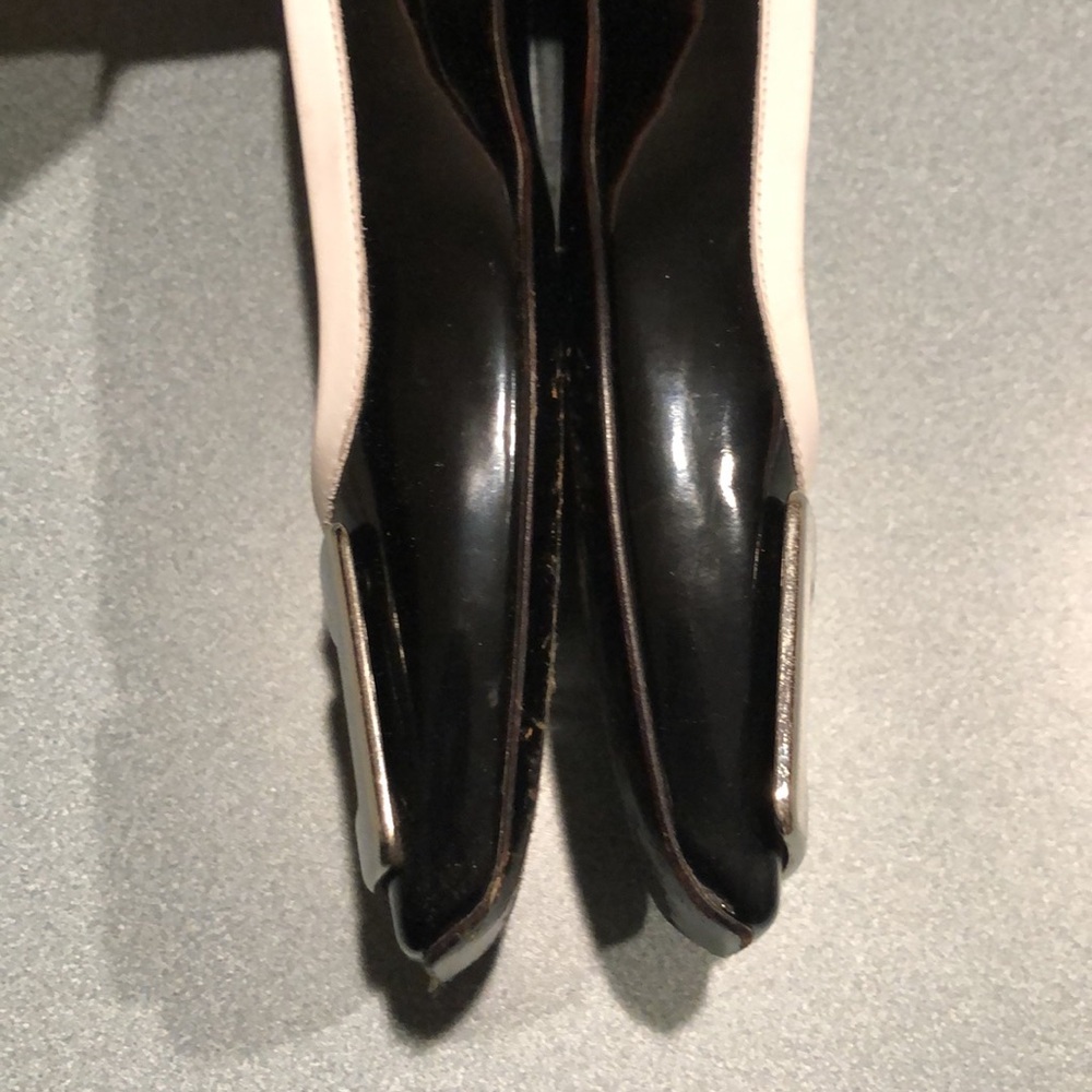 Roger Vivier Patent Leather with White Trim Flats - Picture 7 of 16